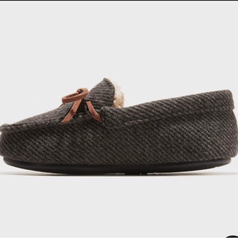 Dearfoams Kids Slipper unisex size 2/3 NEW Memory Foam Sherpa lined.